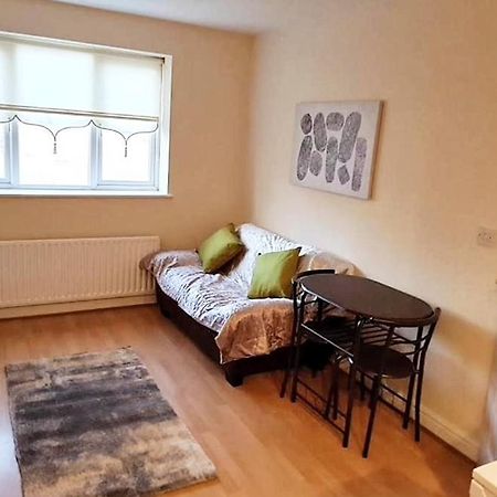 Pinfold Court Apartments Knowsley Zewnętrze zdjęcie